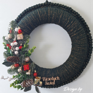 Świąteczny wianek w butelkowej zieleni 40 cm – dostępny