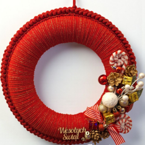 Świąteczny wianek w czerwieni 40 cm – dostępny