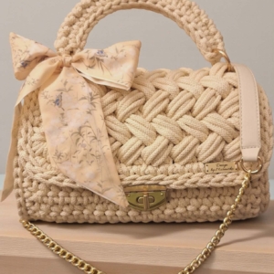 Szydełkowy kuferek dostępny od ręki- ECRU