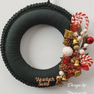 Świąteczny wianek w butelkowej zieleni 38 cm – dostępny