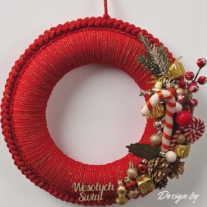 Świąteczny wianek w czerwieni 38 cm – dostępny