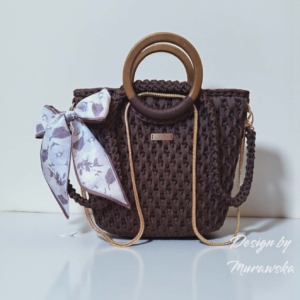 Szydełkowa Torebka ze Sznurka – Brązowa Elegancja z Złotym Akcentem- drewniane rączki