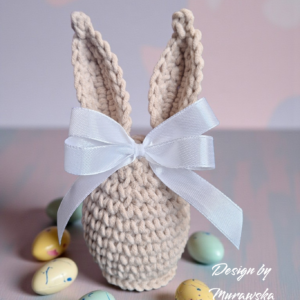 Szydełkowe jajko z zajęczymi uszami – dekoracja wielkanocna 13 cm- beż